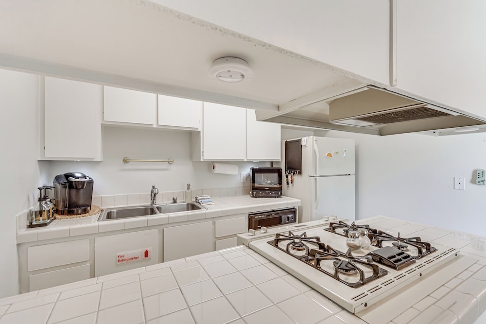 2 Mi to Downtown: Gated Condo in Palm Springs