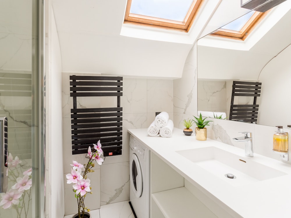 Merveil Luxury Suites - Royale - Saint Honore view