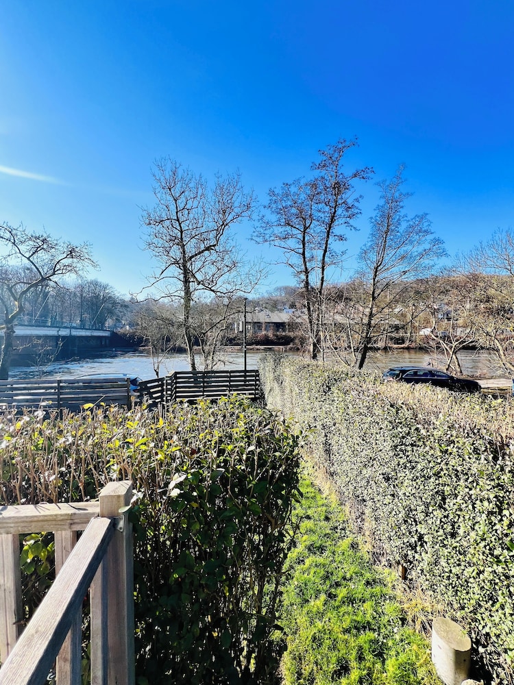 Maison proche rivière avec jardin