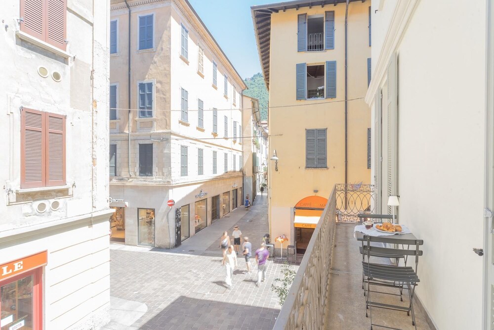 Via Indipendenza 45 in Como