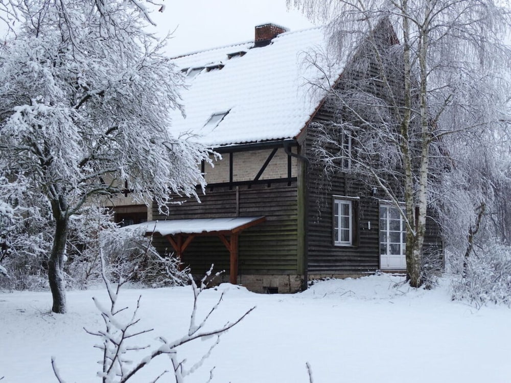 Peter Lassau Modern Retreat