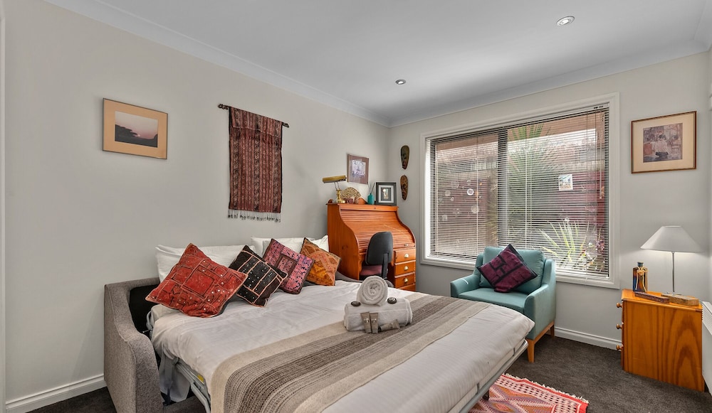 StayCentral - Tranquil Townhouse