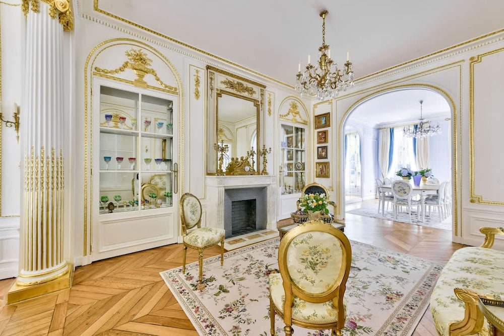 Noble Luxury Residence in the Heart of Paris