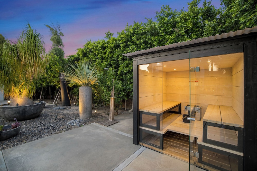 Louise Modern - Luxury Smart Estate in Encino w/ Pool, Gym & Spa