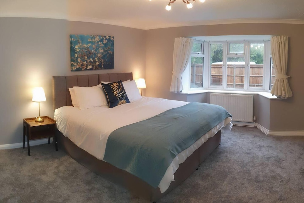 Spacious 2-bedroom Family Flat in Iver Heath