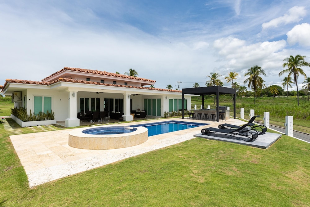 The Golf Oasis Villa by Acomodo