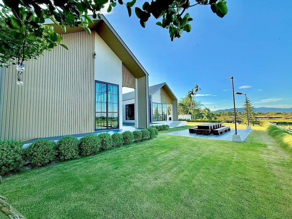 Chomnok Chomna Pool villa