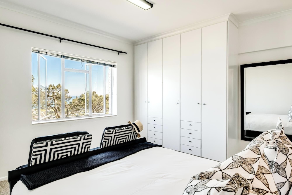 Chic 2bed in Camps Bay w Sea Views Bayview Rise