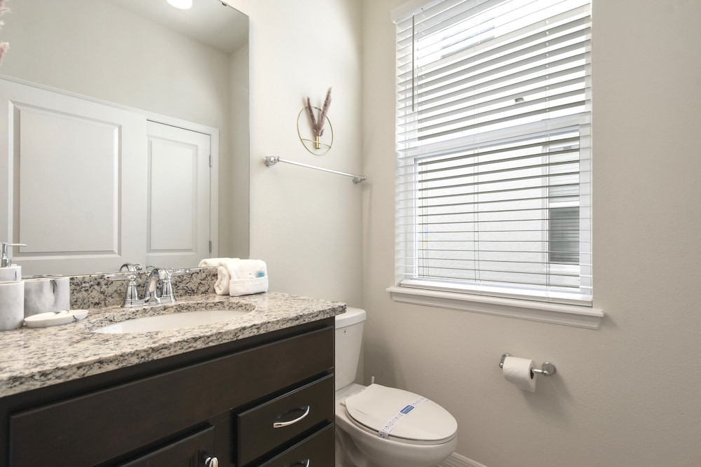 Relax in Style Pool, Resort Amenities, Near Disney