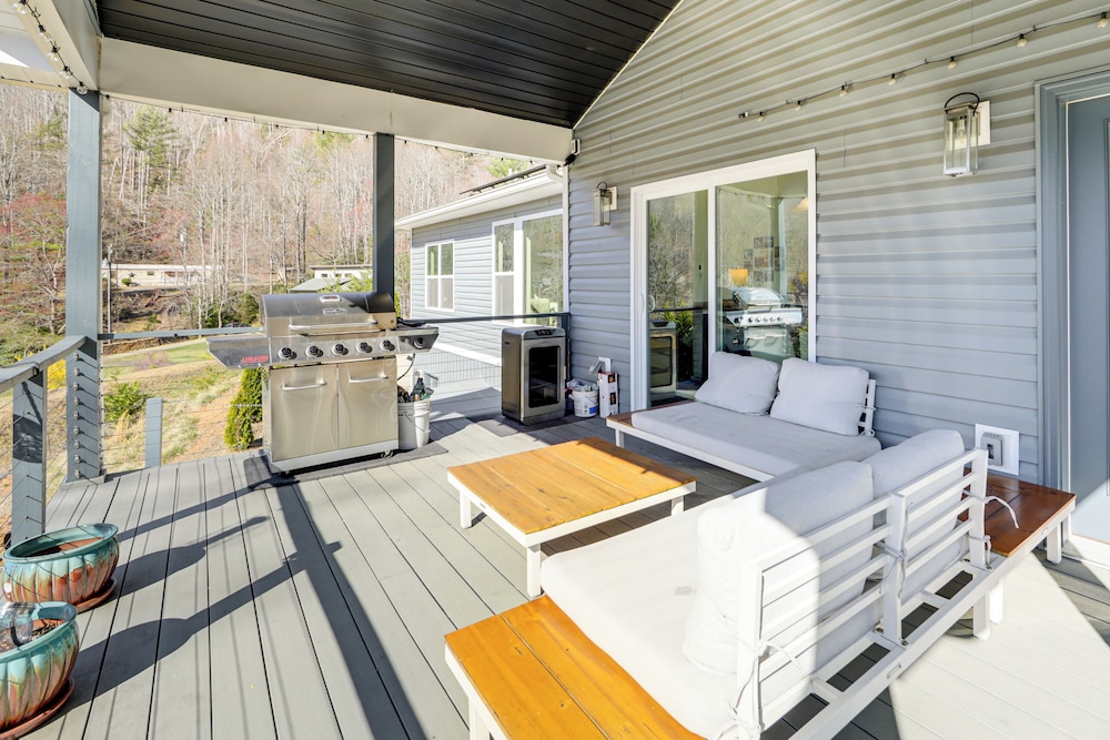 7 Mi to Dtwn Asheville: Apt w/ Sauna Access!