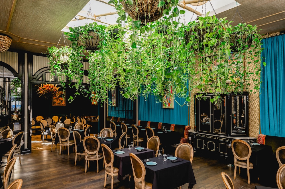 New Orleans Vacations - The Pontchartrain Hotel - Property Image 8