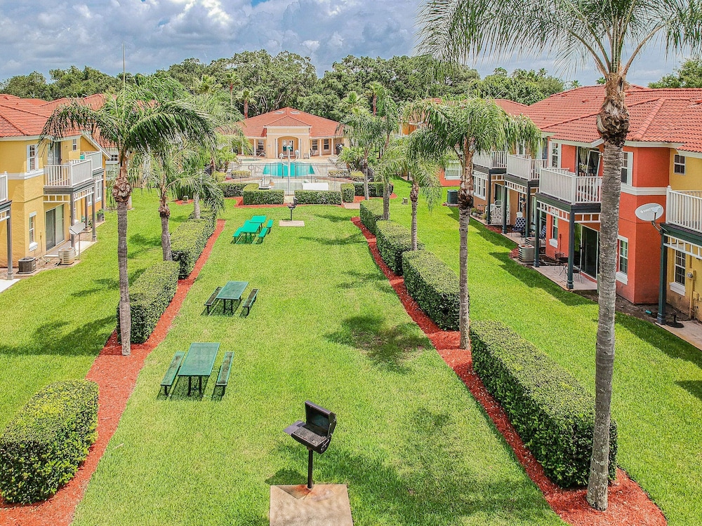 Carpet-free 4BR w/ Pool, 2 Master Bds, Near Disney
