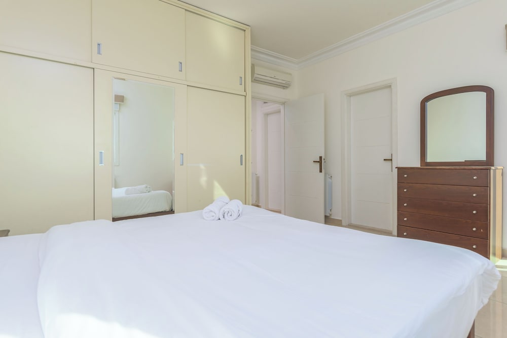 Glint 3-Bedroom Apartment & Balcony in Aley