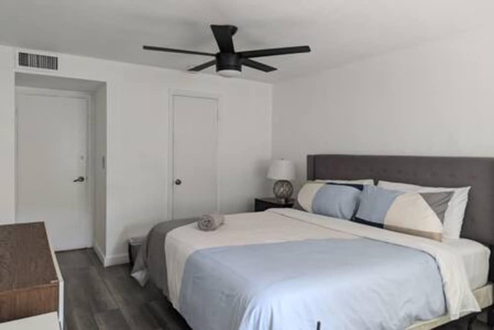 Pool Parking 2 Bedroom Retreat Sleeps 5
