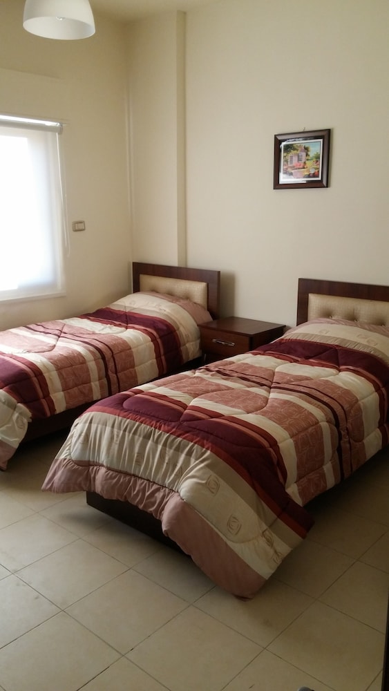 Cozy Dair Ghbar Apartments