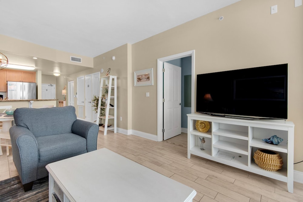 Aqua Resort 306