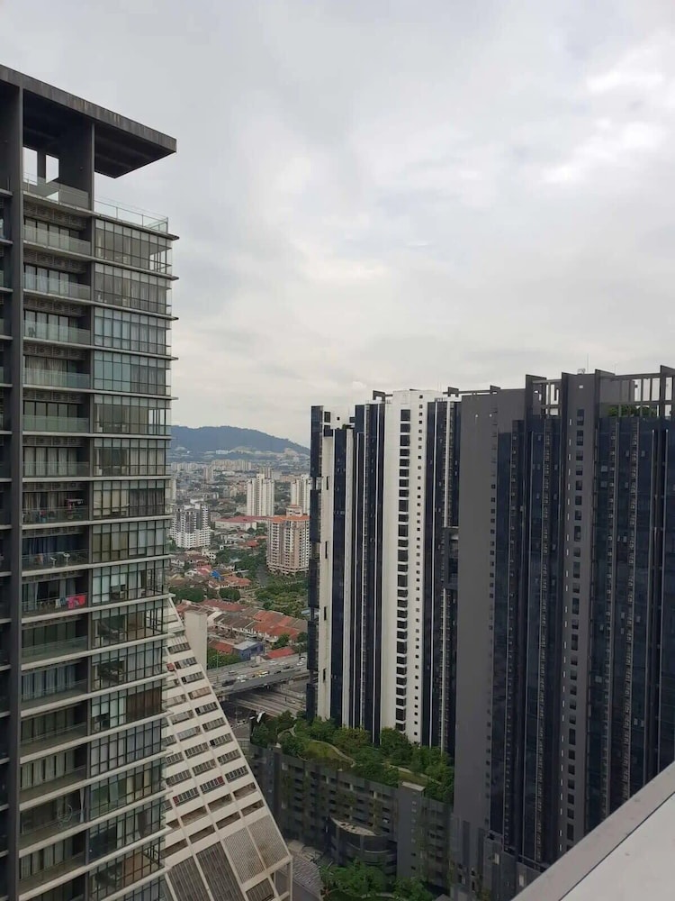 Cozy & Stylish 2BR Apt at Arte Plus, Free Parking