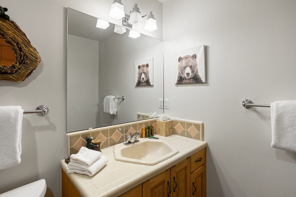 2430 Queen Esther Dr - 5 Bedroom Home with Spa 5 Home