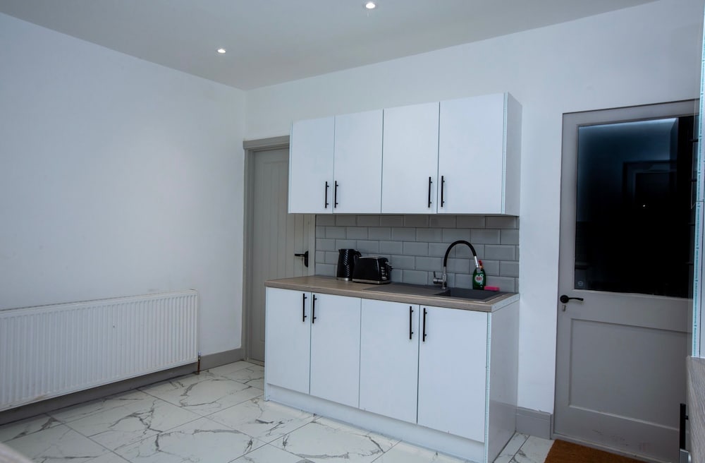 Cozy House In Medway-sleeps10-garden-freeparking