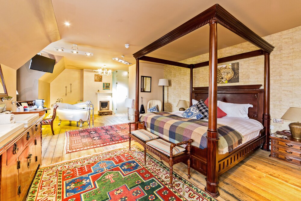 Bedford Vacations - D'Parys - Property Image 1