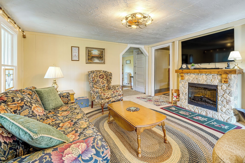 2 Mi to Hiking Trails: Cozy Fayetteville Cottage!