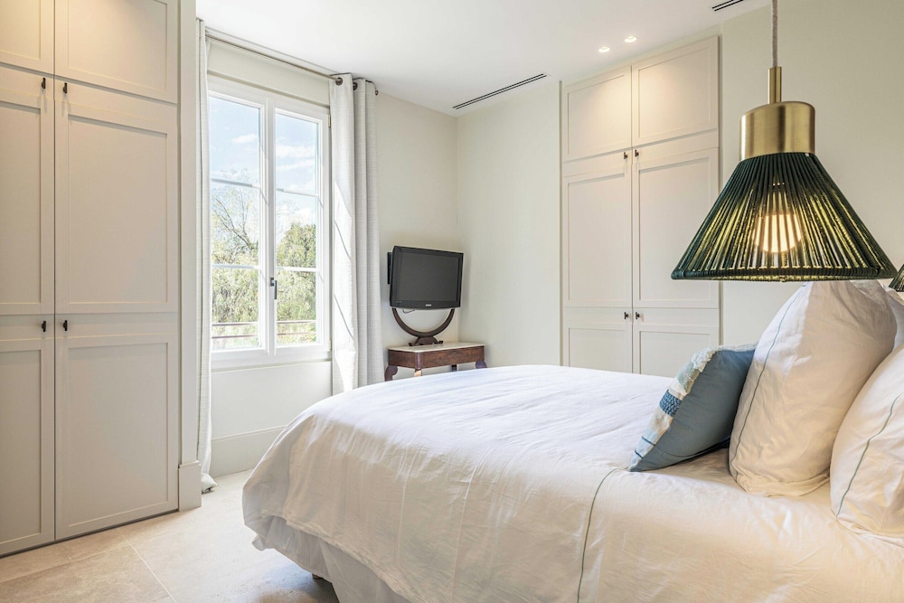 Luxurious Villa With Heated Pool 5br/10p - Cannes view 3