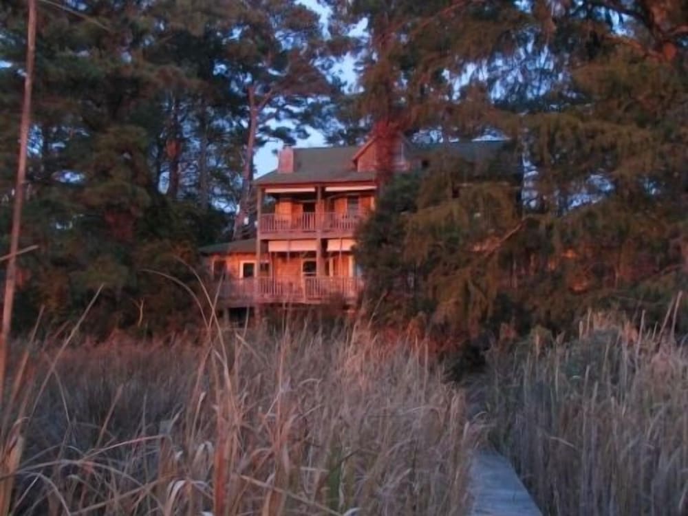 Cypress Moon Inn