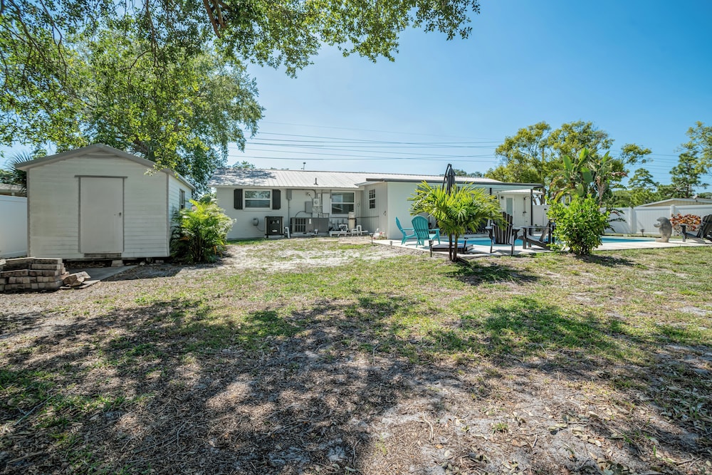 Luxury Pool Retreat near Siesta Key