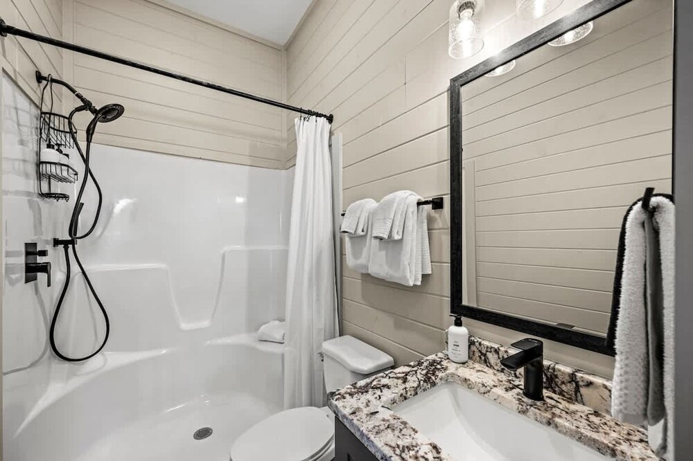 NEW Lake View Indoor Pool Sleeps 14 Hot Tub