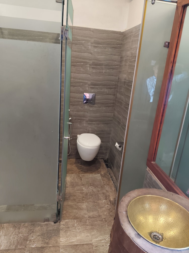 Aacorn Hideaway Resort & Spa