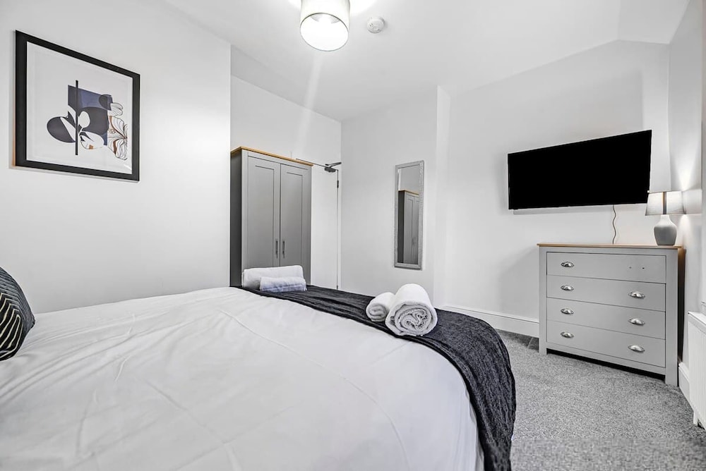 Modern Affordable Home - Contractors Leisure