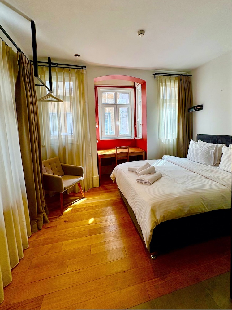 Galata Port Flats Chakra 2