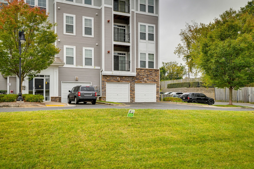 Capitol Heights Apartment ~ 8 Mi to National Mall! view 4