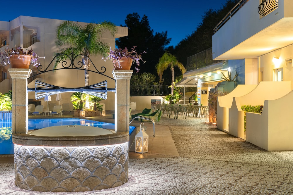 Pefkos View Suites & Maisonette