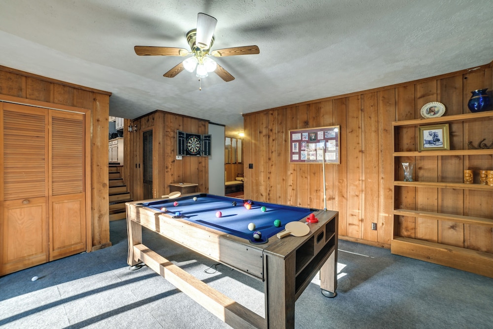 Dog-friendly Kentucky Lake Home w/ Game Room!