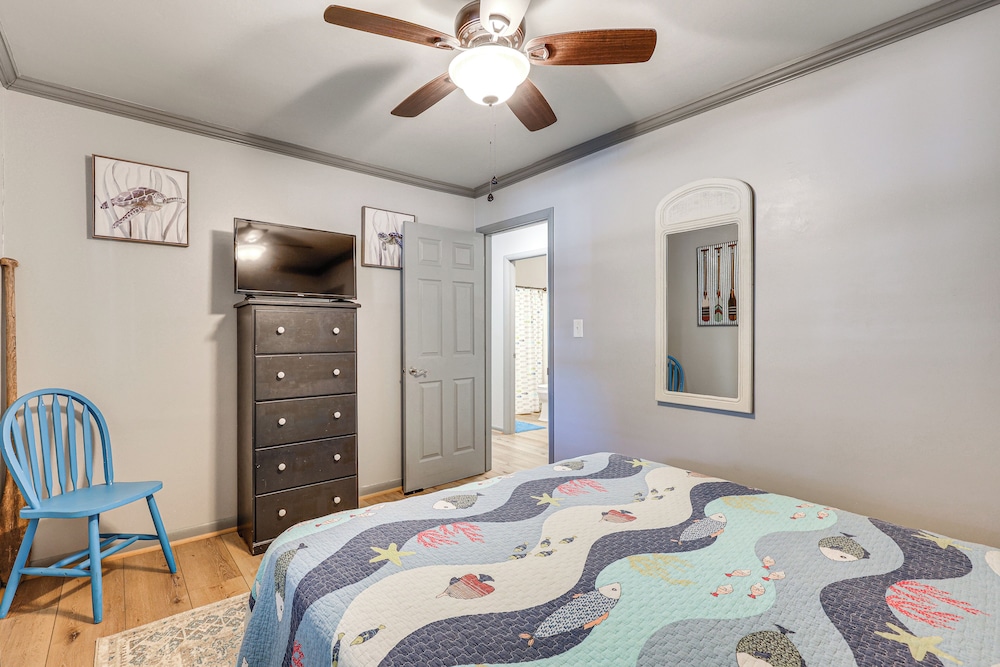 Play & Unwind, Oak Island Home < 2 Mi to Beach!