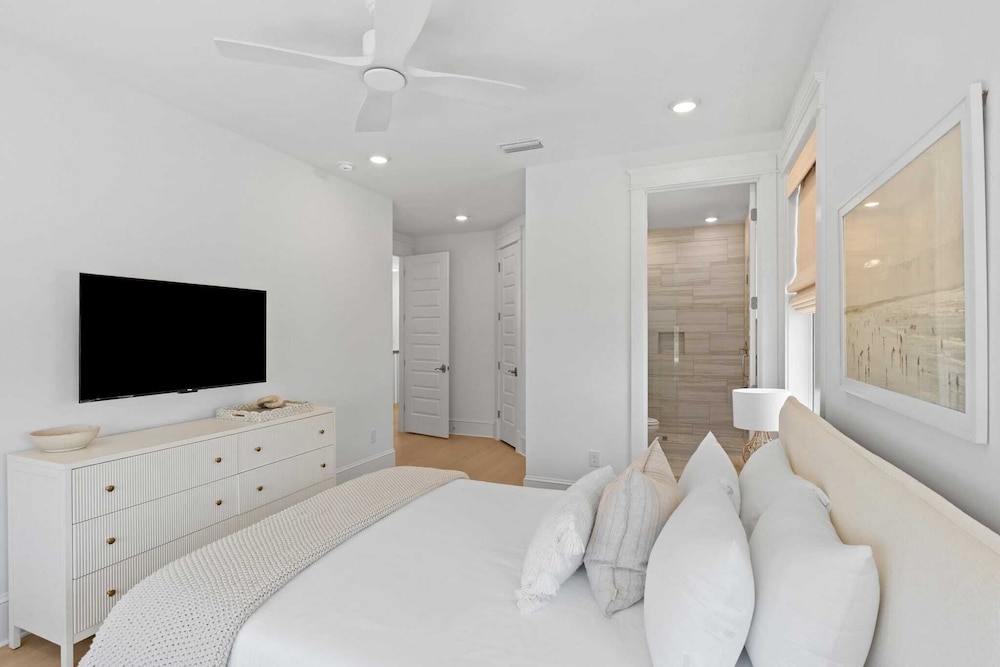Sleeps 20 2 Homes, 9bdr, Arcade Walk to Blue Mountain Beach Access & Eats