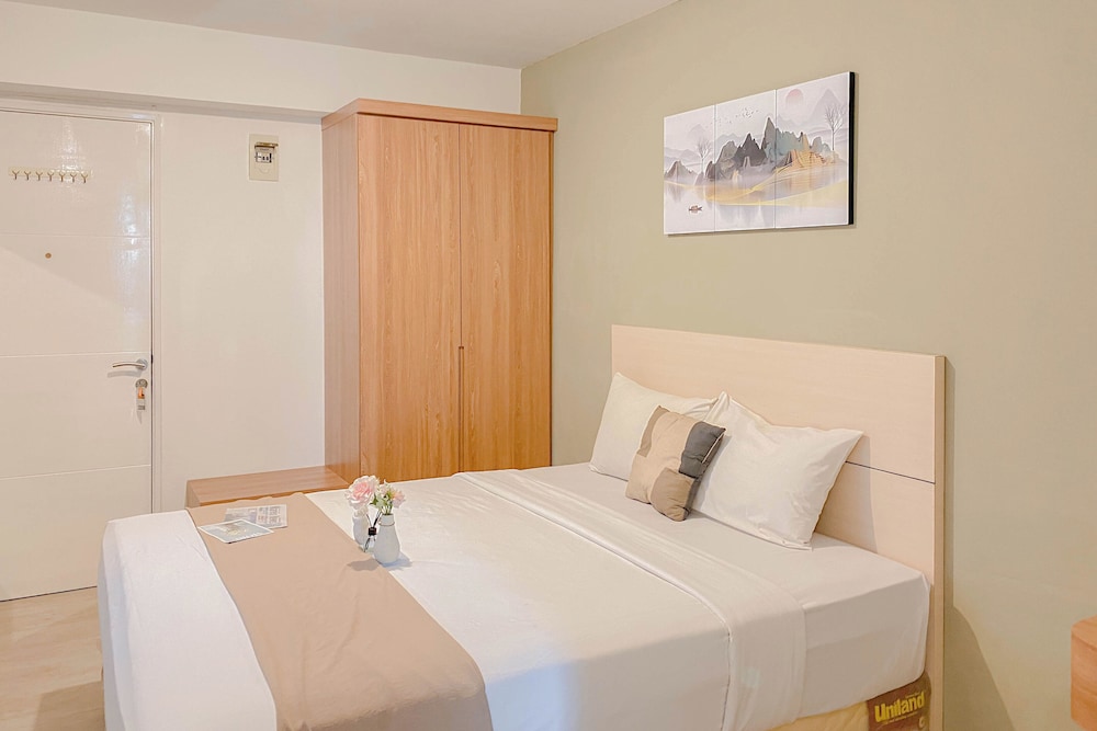 New And Modern Look Studio Room At Apartment Bassura City