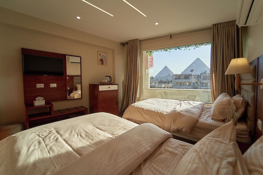 Prestige pyramids inn