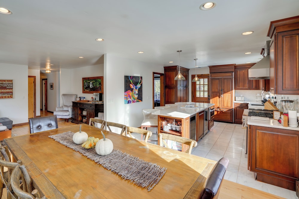 3 Mi to Colgate Lake: Mtn-view Home, Deck + Grill!