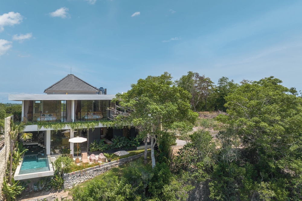 The Luminous Villa Uluwatu
