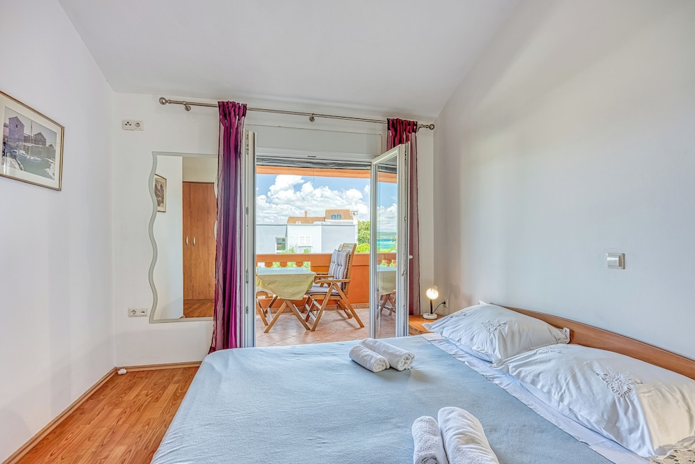 Seaview Apartment in Pasman A1 view 3
