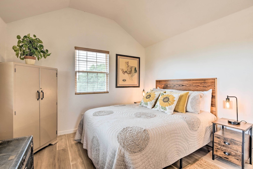 On-site Pond & Fire Pit: Montague Retreat! view 5