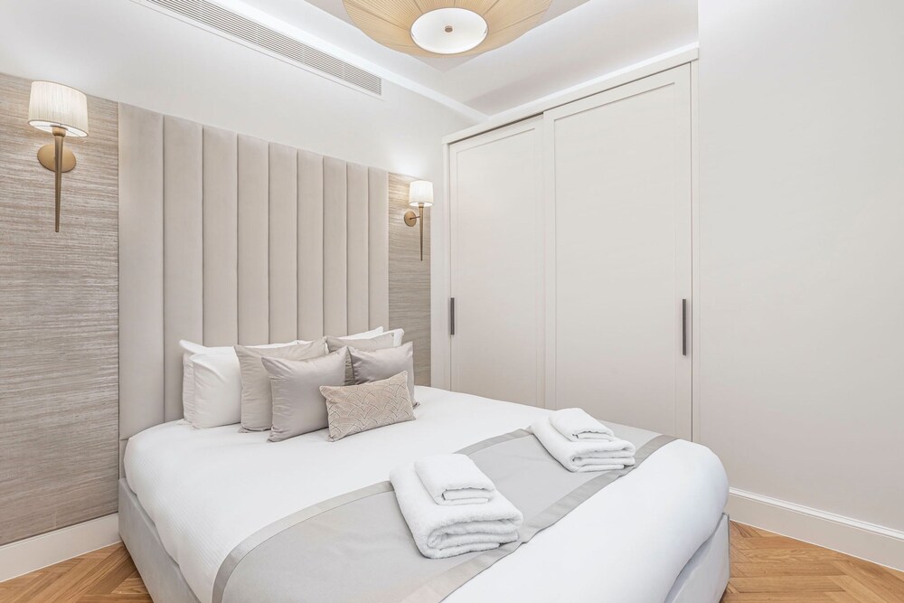 Wimpole Mews - 4 Bedroom Apartment