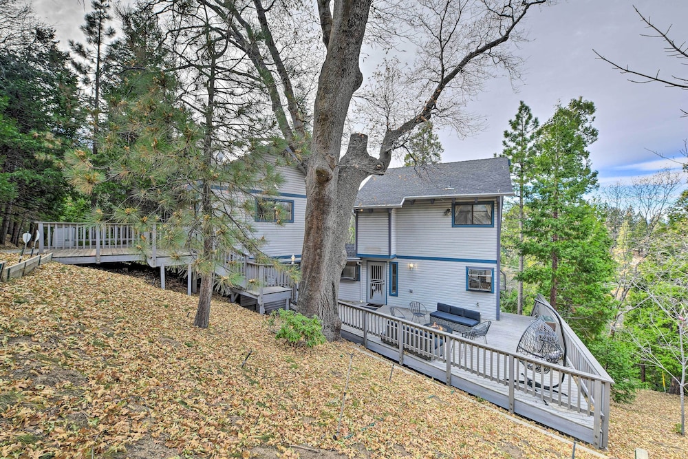 3-level Luxe Home w/ Spa, AC, Game Room & Theater! view 4