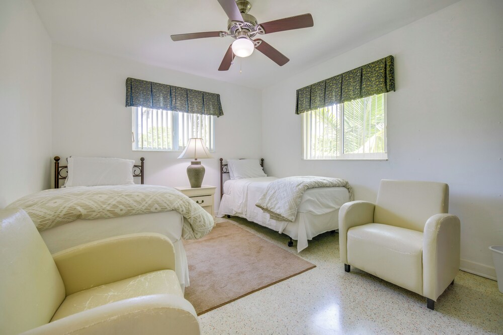 < 3 Mi to Hard Rock Stadium: Miami Home w/ Sunroom