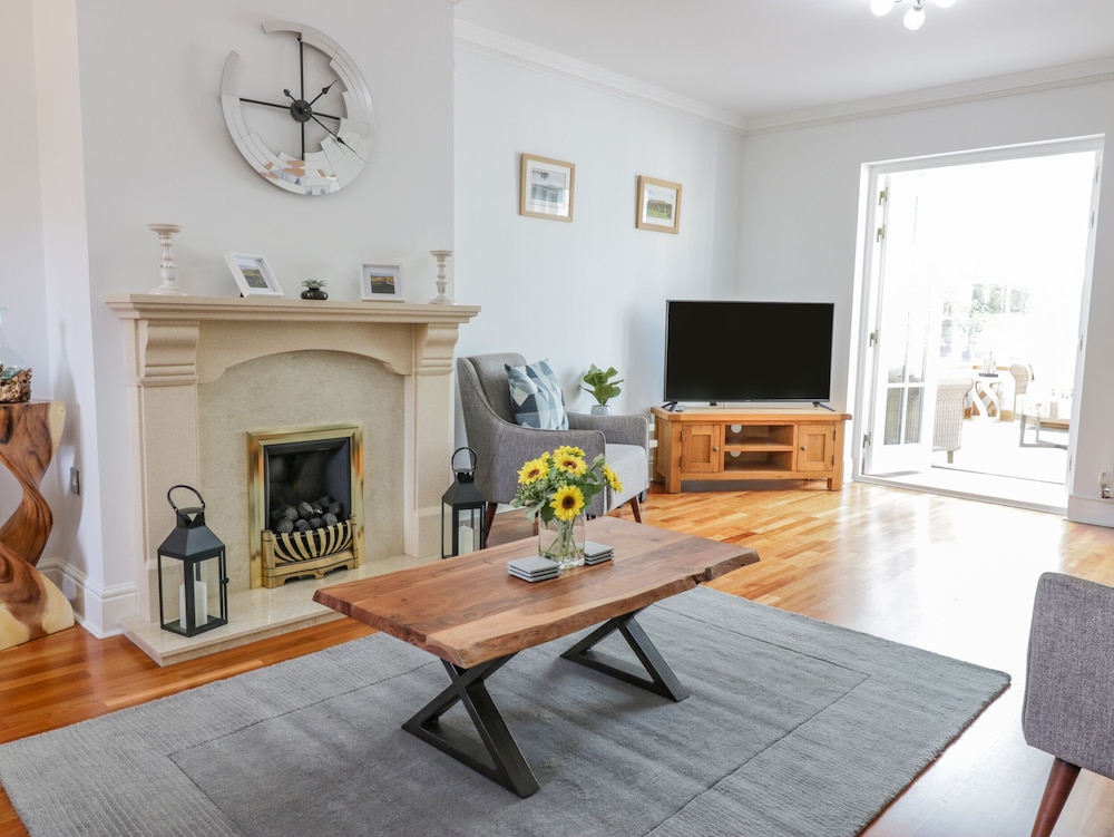 40 Bowmont Court
