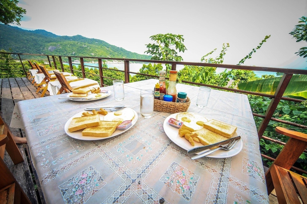 AmaresA Resort & Skybar