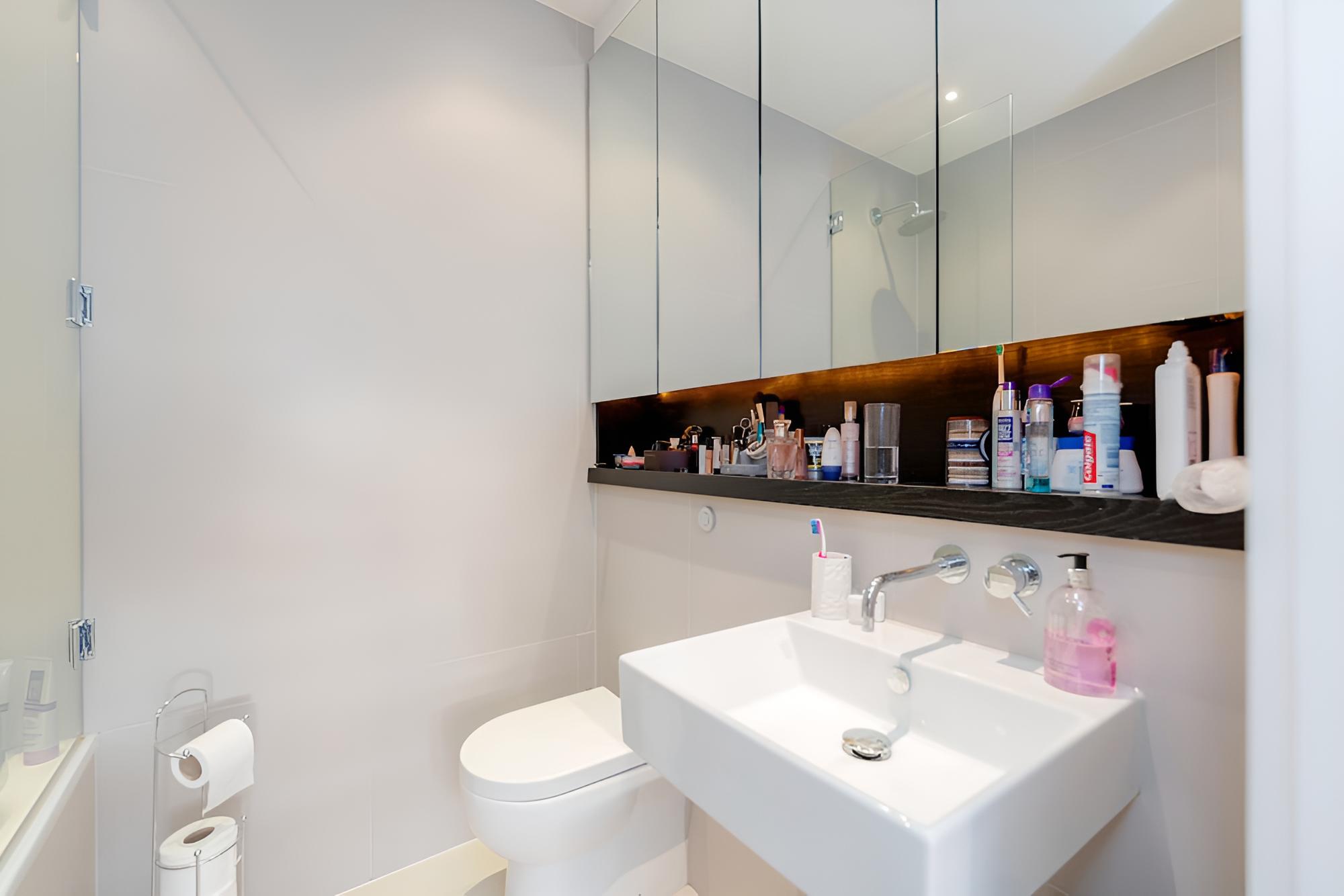 Olympia 2 Bed Duplex by BaseToGo