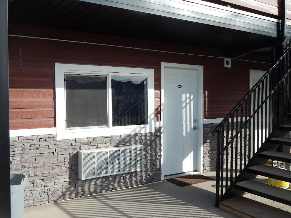 Hinton Highway Inn